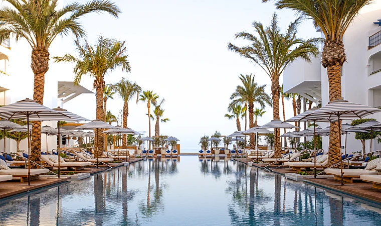 METT Marbella Pool